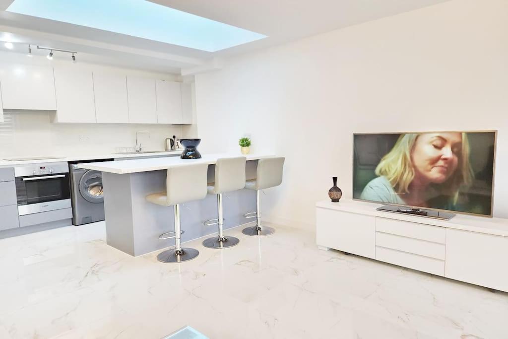 Paradigm House, Stunning 2-Bedroom Apartment 1, Free Parking, Oxford Kültér fotó