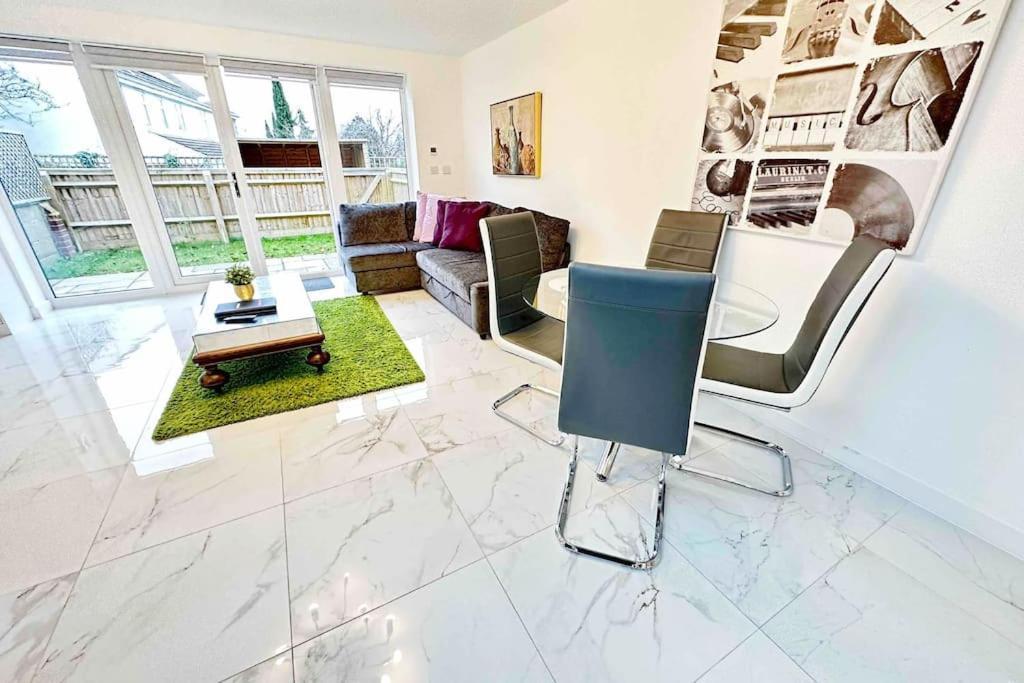 Paradigm House, Stunning 2-Bedroom Apartment 1, Free Parking, Oxford Kültér fotó