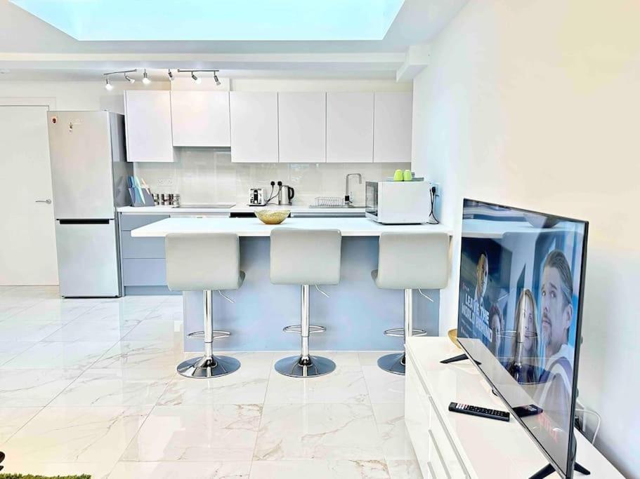 Paradigm House, Stunning 2-Bedroom Apartment 1, Free Parking, Oxford Kültér fotó