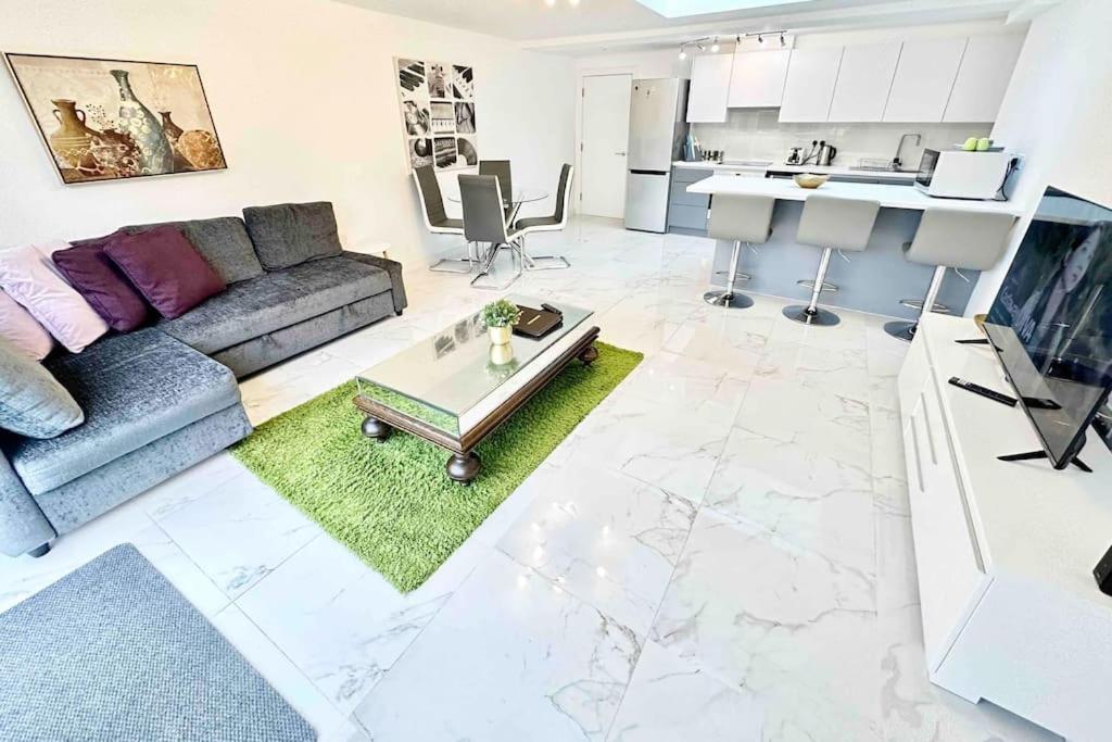 Paradigm House, Stunning 2-Bedroom Apartment 1, Free Parking, Oxford Kültér fotó
