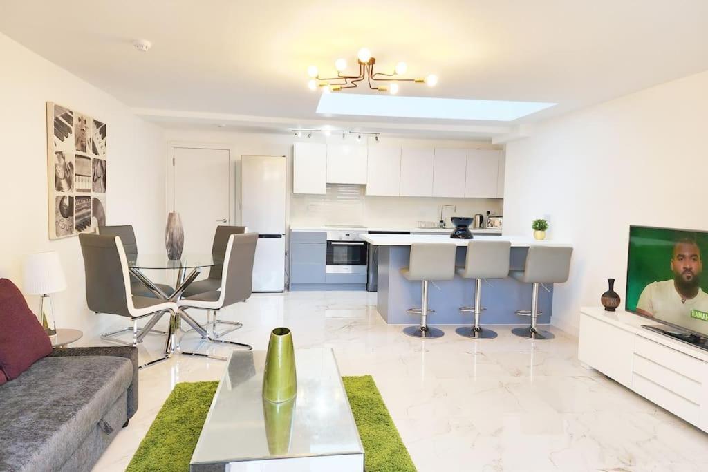 Paradigm House, Stunning 2-Bedroom Apartment 1, Free Parking, Oxford Kültér fotó