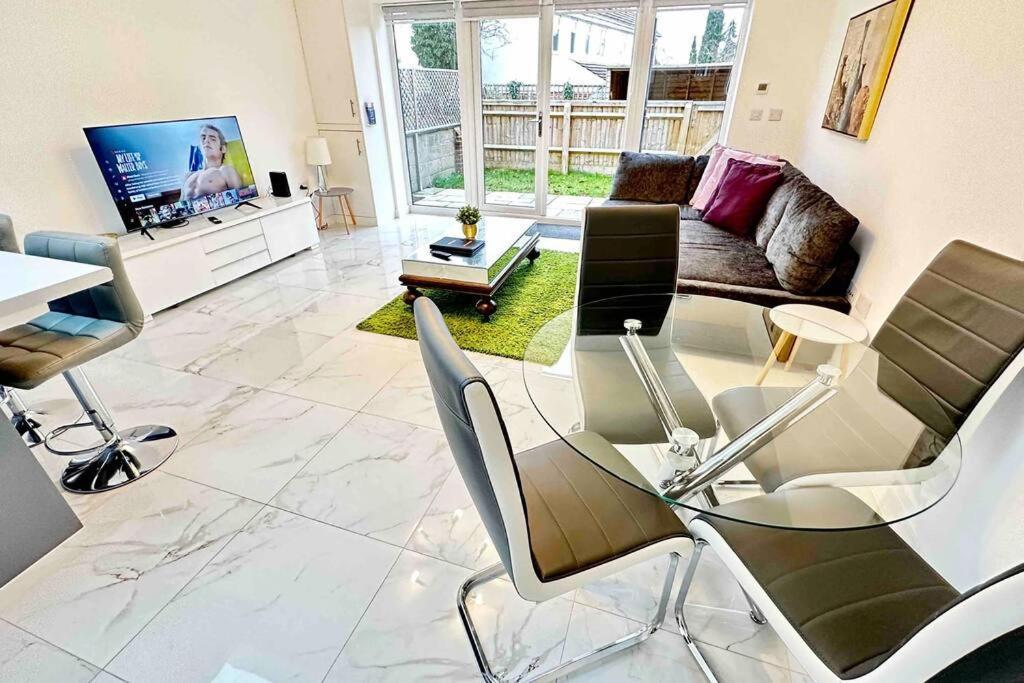 Paradigm House, Stunning 2-Bedroom Apartment 1, Free Parking, Oxford Kültér fotó