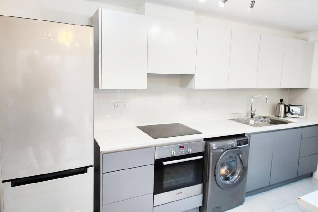 Paradigm House, Stunning 2-Bedroom Apartment 1, Free Parking, Oxford Kültér fotó